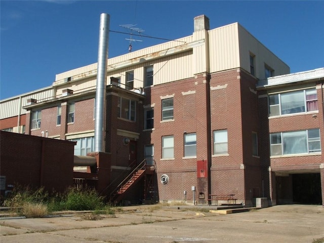 view of building exterior