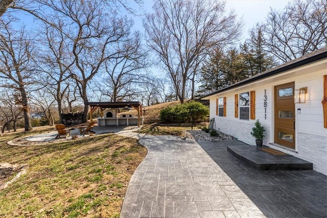 view of yard with a patio area