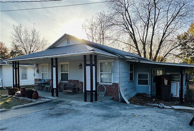 view of front of home with covered porch