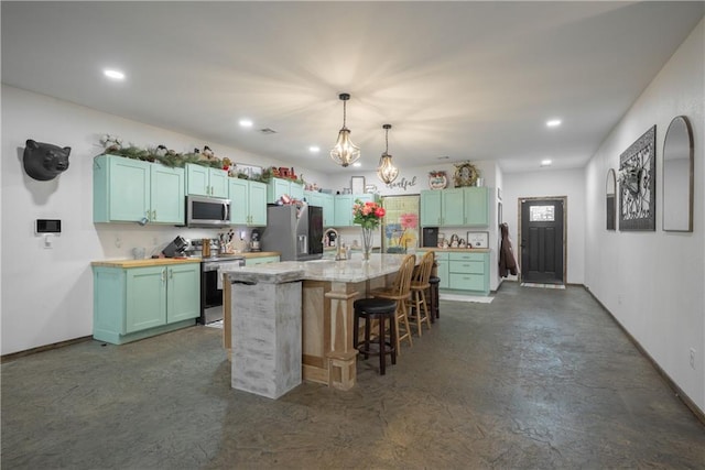 5528 Lostine Rd, Galena, KS 66739 - kitchen with a sink, a kitchen island with sink, a kitchen breakfast bar, a chandelier, and stainless steel appliances
