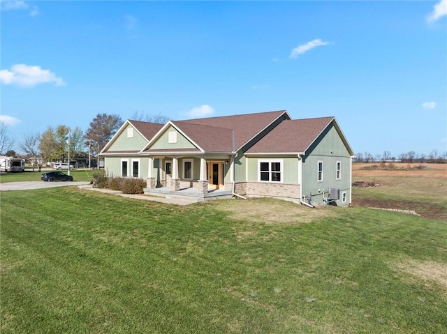 view of front facade featuring a front yard and a porch