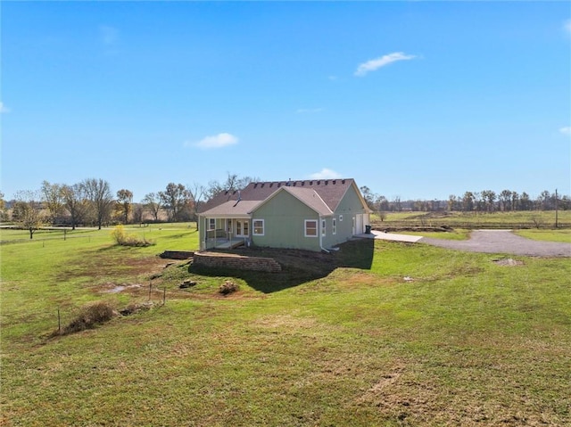 view of yard with a rural view