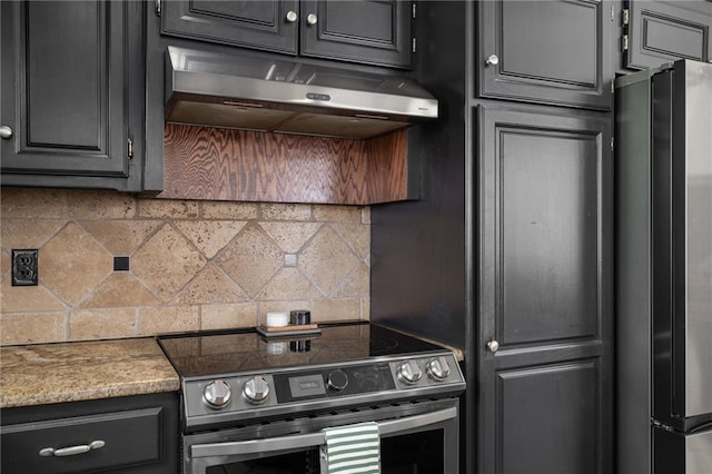 kitchen with stainless steel appliances, light countertops, under cabinet range hood, and decorative backsplash