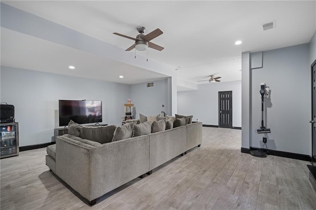 living room featuring light wood finished floors, recessed lighting, visible vents, ceiling fan, and baseboards