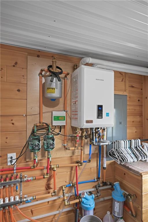 1185 Route E, Lockwood, MO 65682 - utility room with water heater