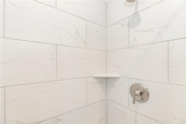 details featuring a tile shower