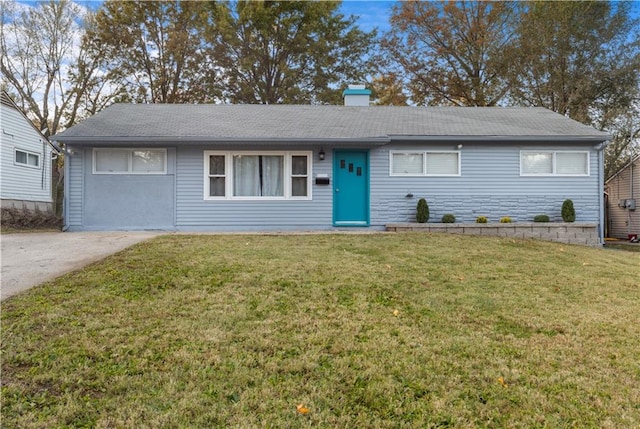 single story home featuring a front yard