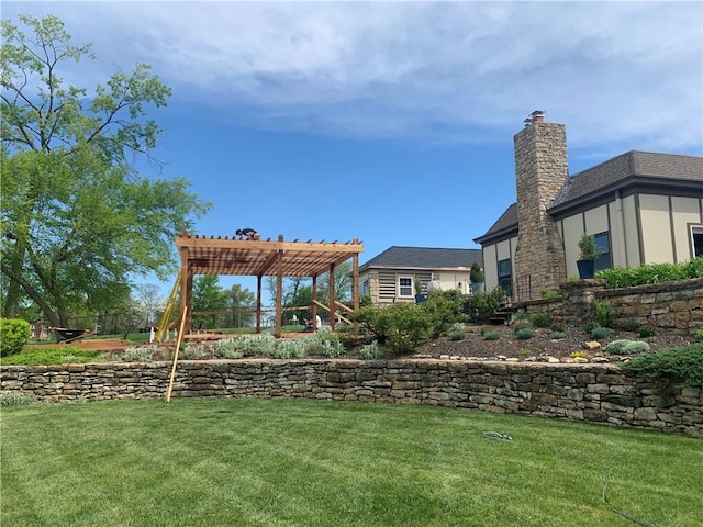 view of yard featuring a pergola