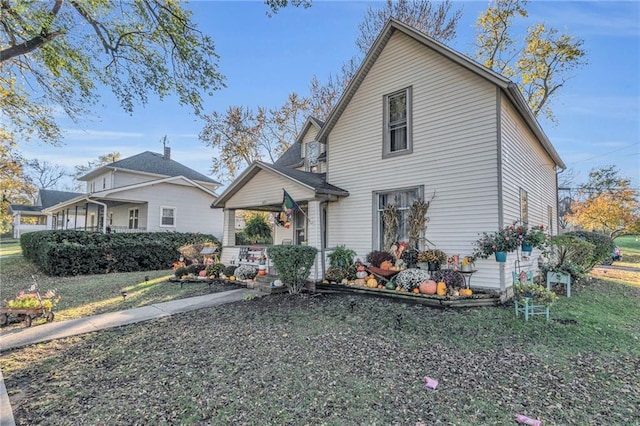 traditional-style house featuring a porch