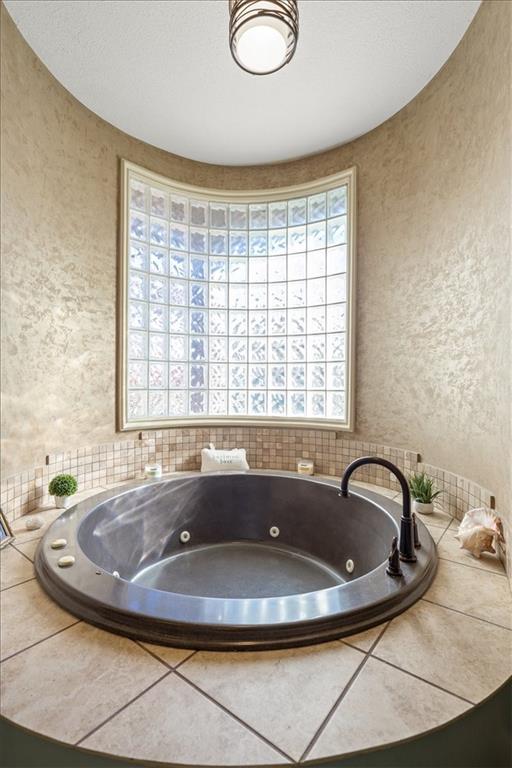 bathroom featuring tiled tub