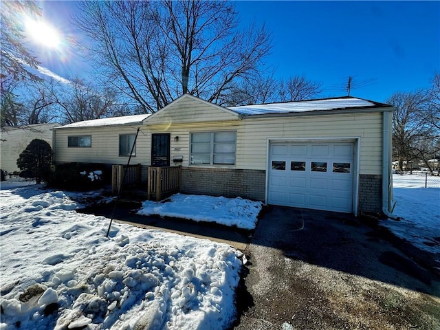 view of front facade with a garage