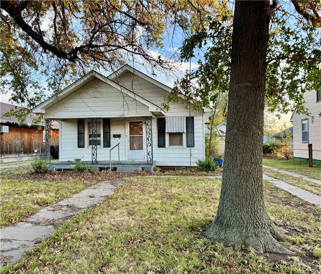 bungalow-style house featuring a front lawn