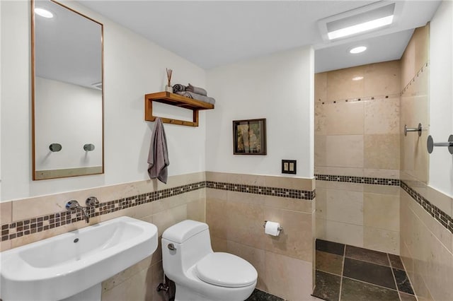 32225 W 88th St, De Soto, KS 66018 - full bath with tiled shower, tile walls, a sink, and toilet