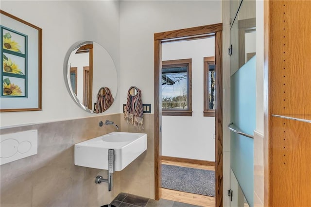 32225 W 88th St, De Soto, KS 66018 - bathroom featuring tile walls and a sink