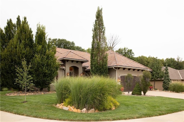 mediterranean / spanish-style house with a front yard