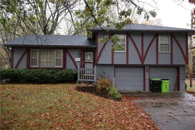 view of front facade featuring a garage