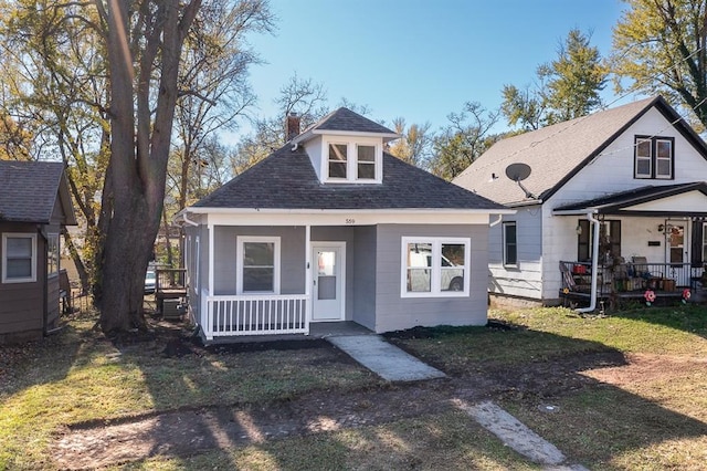 bungalow featuring a front lawn and covered porch