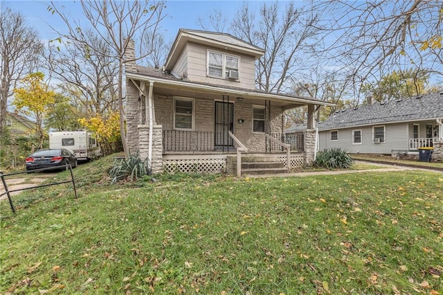 view of front of property featuring a front yard and covered porch