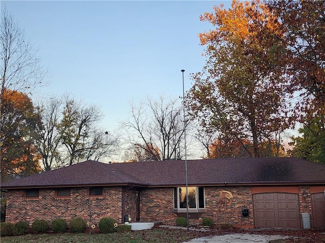 view of front facade featuring a garage