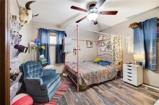 bedroom with hardwood / wood-style floors, a textured ceiling, and ceiling fan