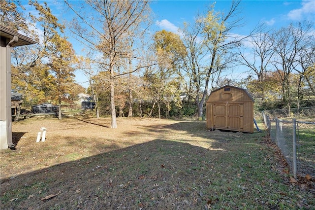 view of yard with a shed