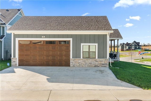 view of front of home with a garage and a front yard