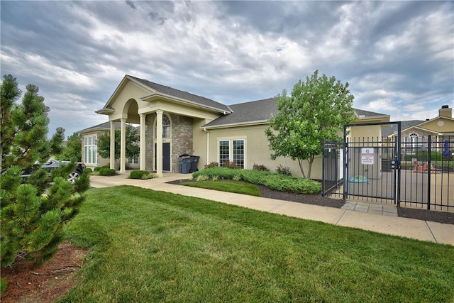 view of front of home featuring a front lawn