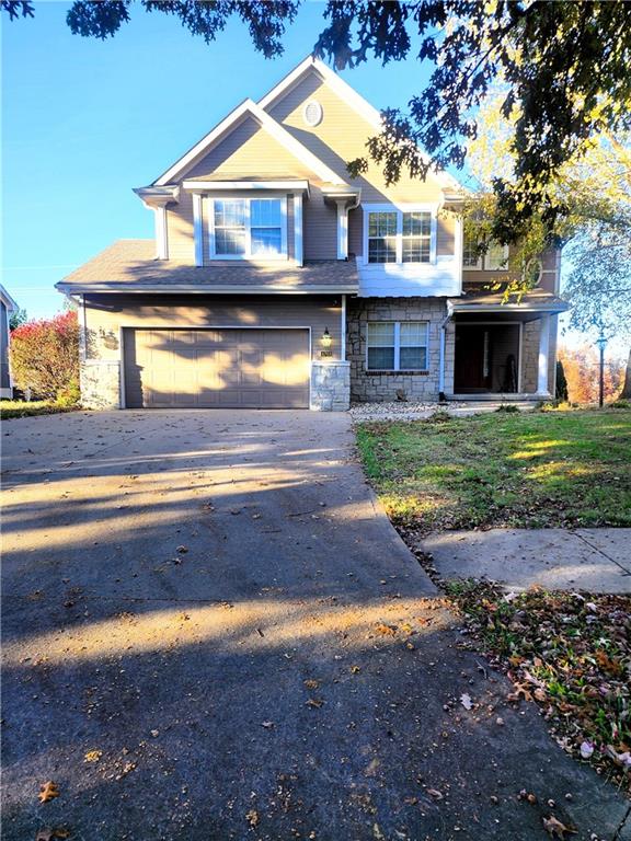 view of front of house featuring a garage