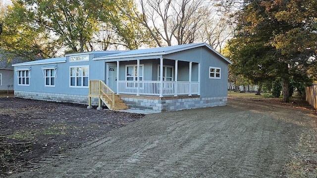 manufactured / mobile home featuring a porch