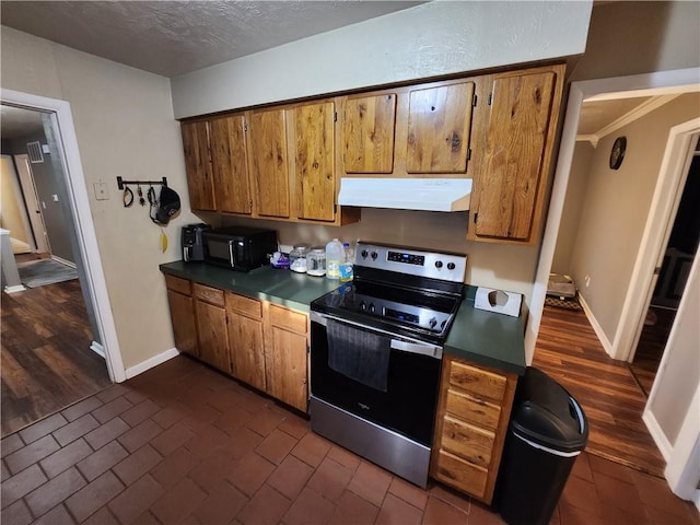 kitchen featuring stainless steel electric stove, a textured ceiling, dark hardwood / wood-style flooring, and ornamental molding