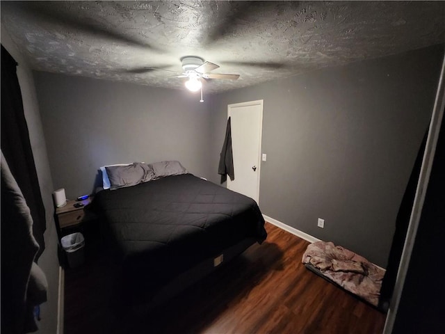 bedroom featuring a textured ceiling, wood-type flooring, and ceiling fan