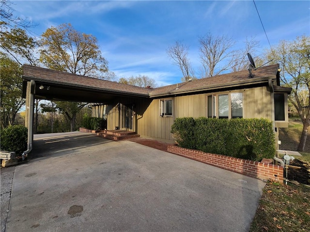 single story home with a carport