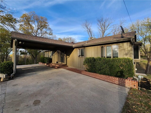2716 N 10th St, Independence, KS 67301 - ranch-style home with driveway