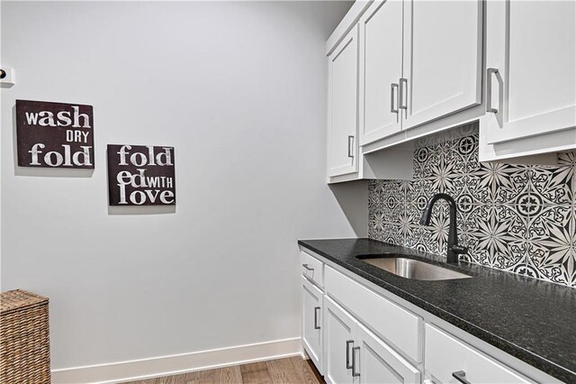 24912 W 98th Pl, Lenexa, KS 66227 - kitchen with a sink, decorative backsplash, baseboards, and white cabinets