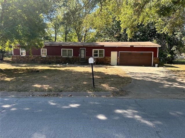 view of front facade with a garage