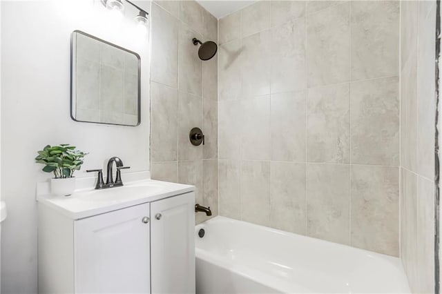 bathroom with vanity and tiled shower / bath