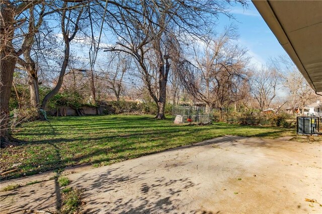 view of yard with a patio