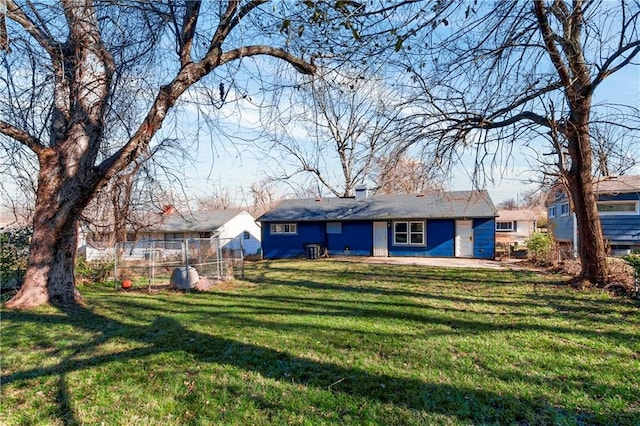 view of yard with a patio area