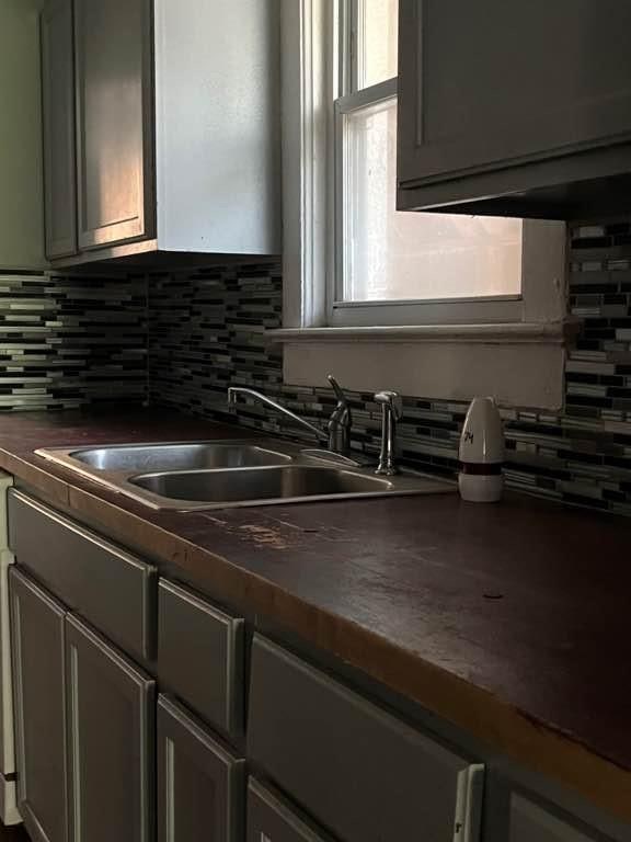 kitchen featuring backsplash and sink