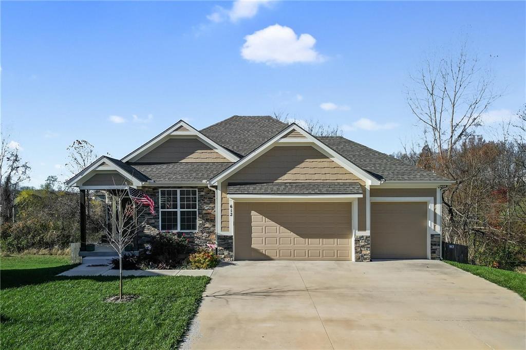 craftsman inspired home with a front yard and a garage