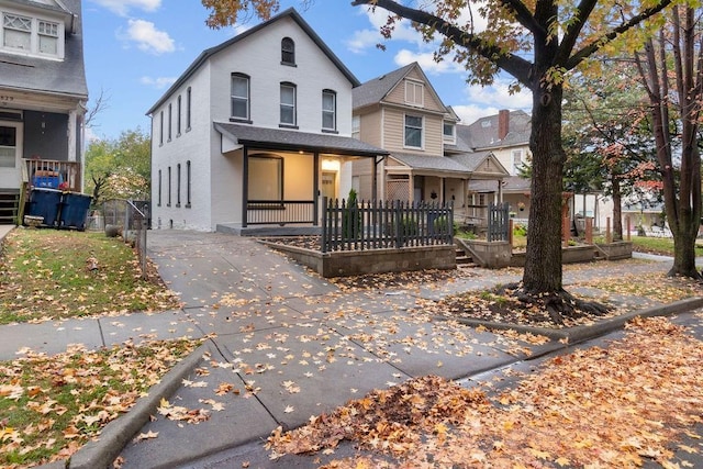 view of front of property featuring covered porch