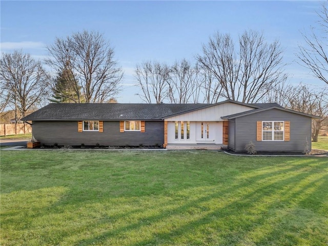 single story home featuring a front lawn