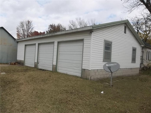 garage with a yard