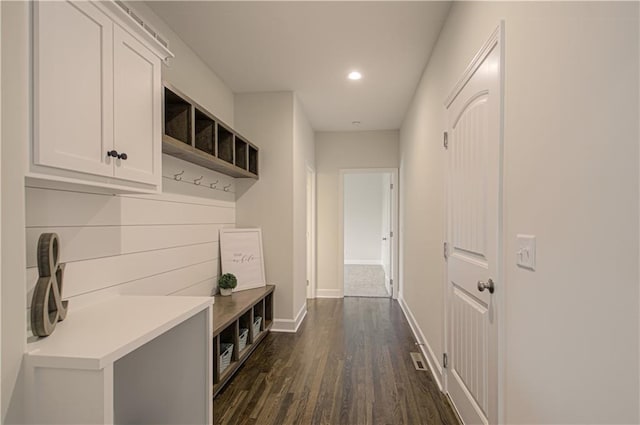 mudroom with dark wood-type flooring, visible vents, baseboards, and recessed lighting