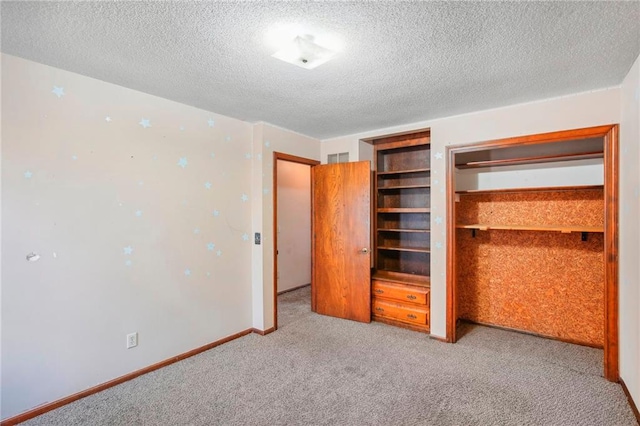 unfurnished bedroom featuring light carpet, a textured ceiling, and a closet