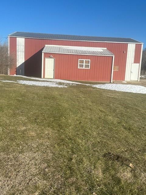 view of outdoor structure with a lawn