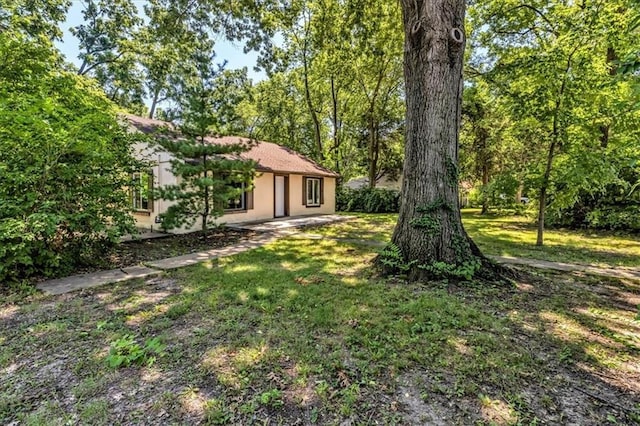 9043 Walnut St, Kansas City, MO 64114 - view of grassy yard