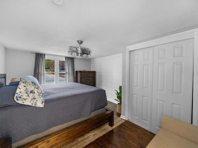 9317 Gillette St, Lenexa, KS 66215 - bedroom with wood finished floors, a textured ceiling, and a closet