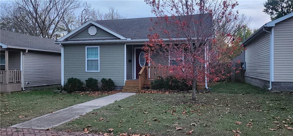 view of front of house featuring a front yard