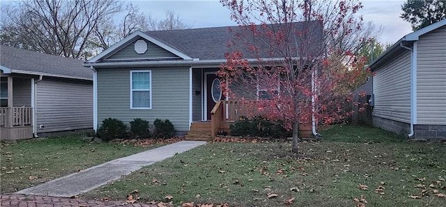 view of front of house featuring a front yard